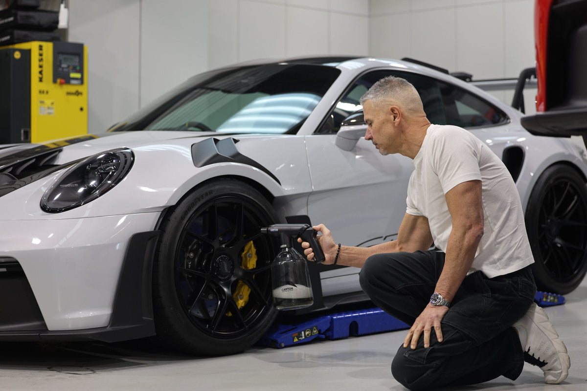 Paolo using the Carton EP.03 sprayer on a Porsche GT3 RS wheel at Alpha Details