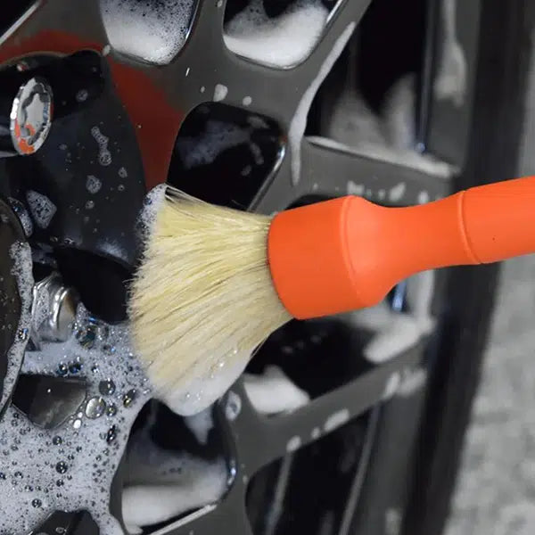 Detail Factory boar's hair brush in use