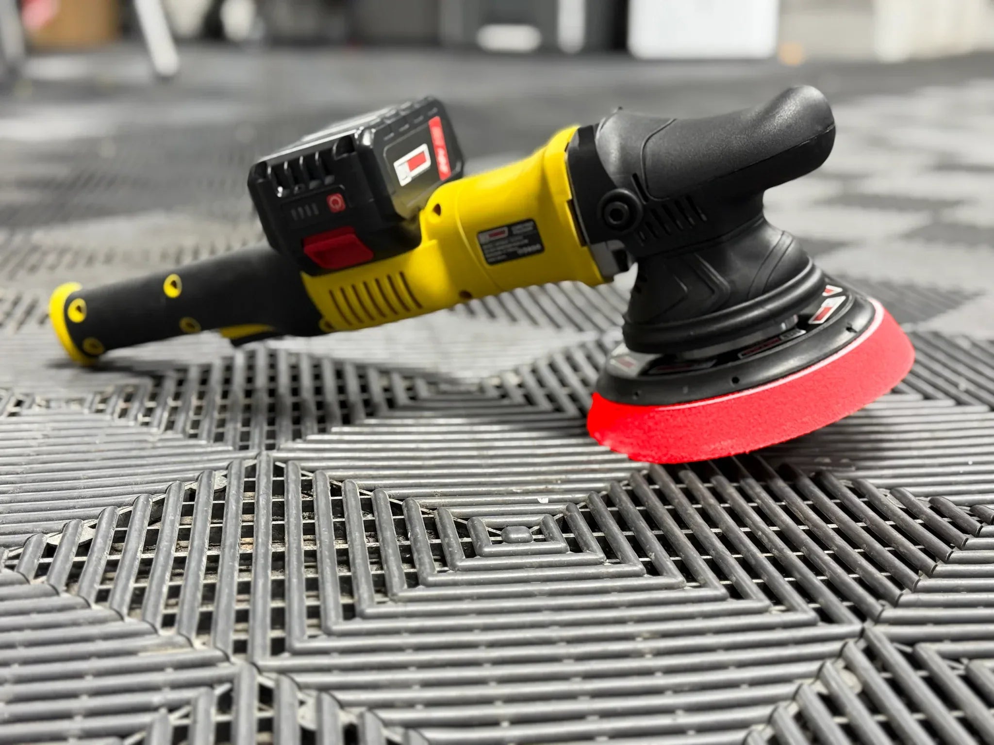 DIY DETAIL Correction Pro Cord-Free Dual Action Polishing Machine - Alpha Details