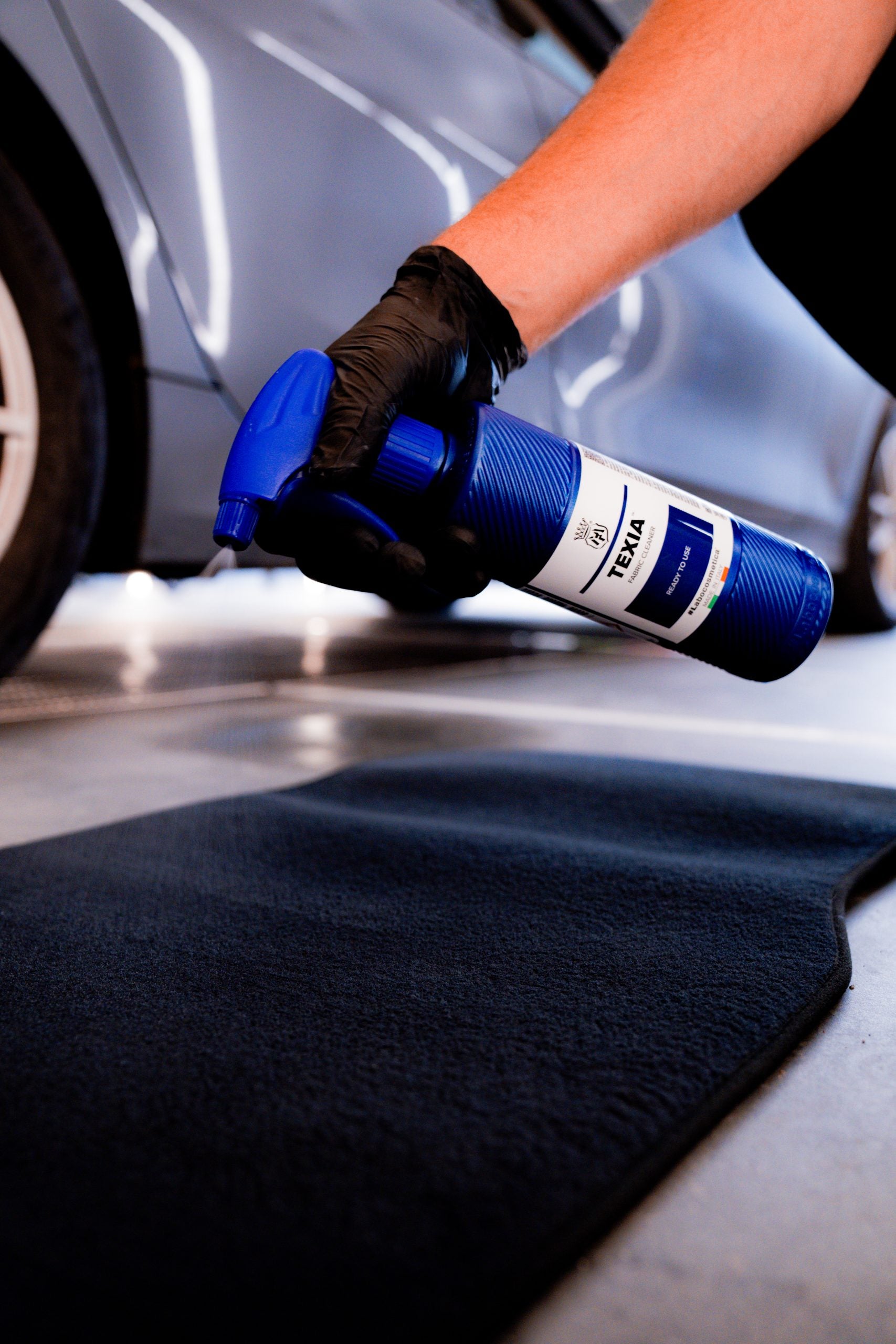 Labocosmetica TEXIA no-foam fabric cleaner on delicate car upholstery