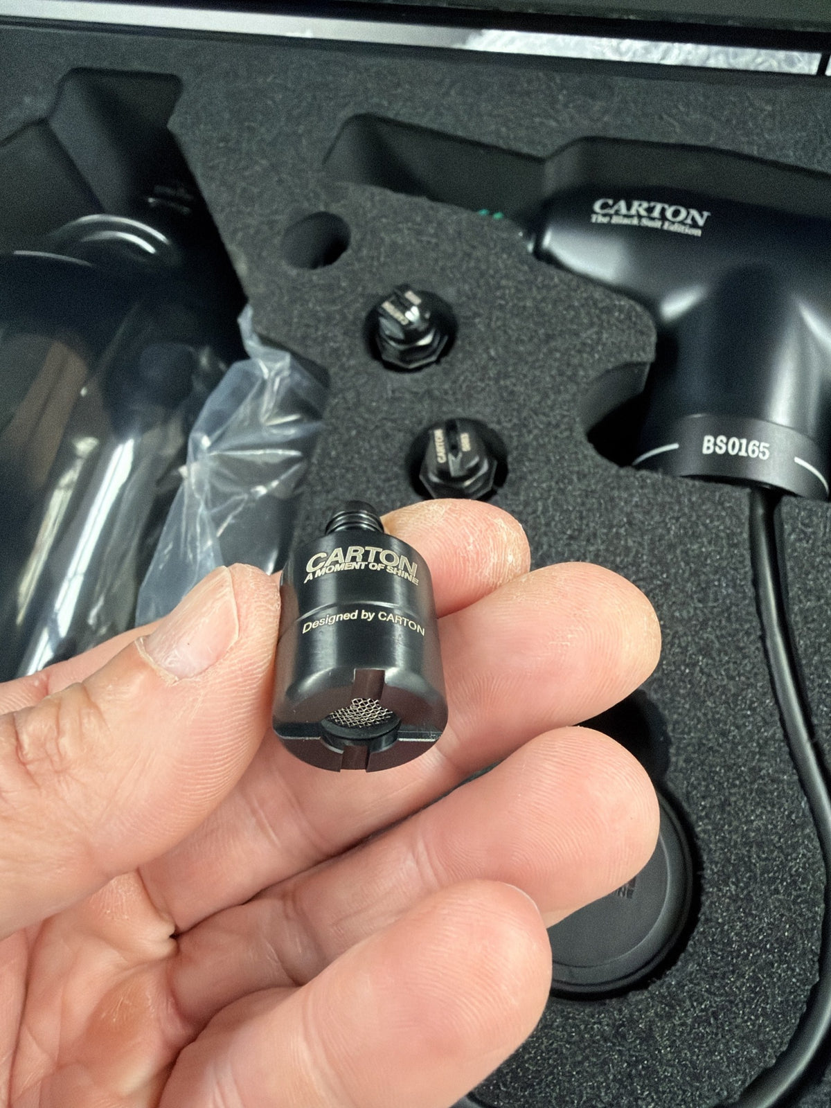 Carton Black Suit Edition in-line mesh filter, engraved Designed by Carton