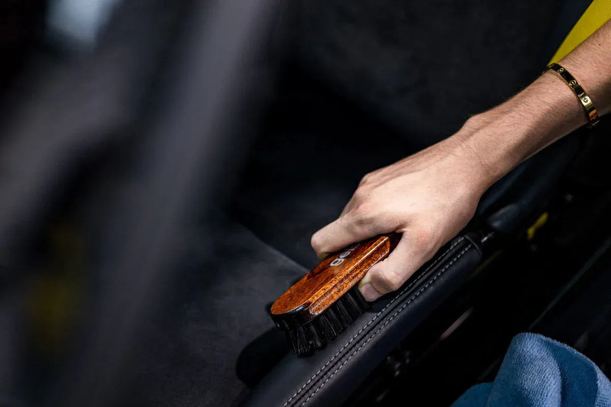 Geist Leather Cleaning Brush - Alpha Details