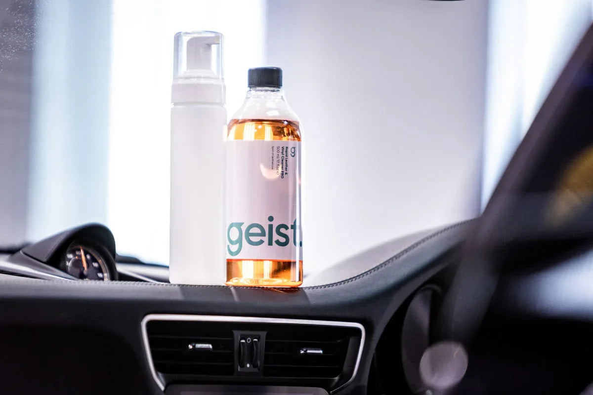 Geist Rapid Leather & Vinyl Cleaner PRO Strong 500 ml / 16.75 fl.oz with foam bottle - Alpha Details
