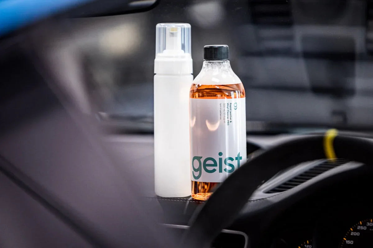 Geist Rapid Leather & Vinyl Cleaner PRO Strong 500 ml / 16.75 fl.oz with foam bottle - Alpha Details