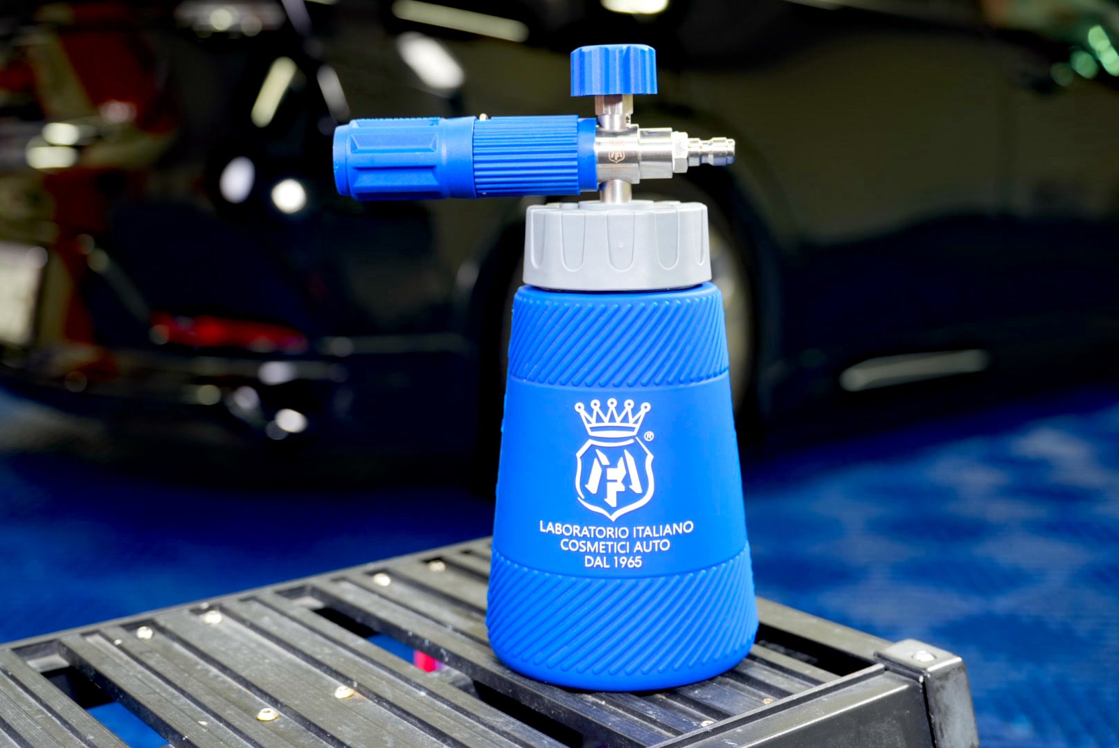 Labocosmetica Signature Foam Cannon in use