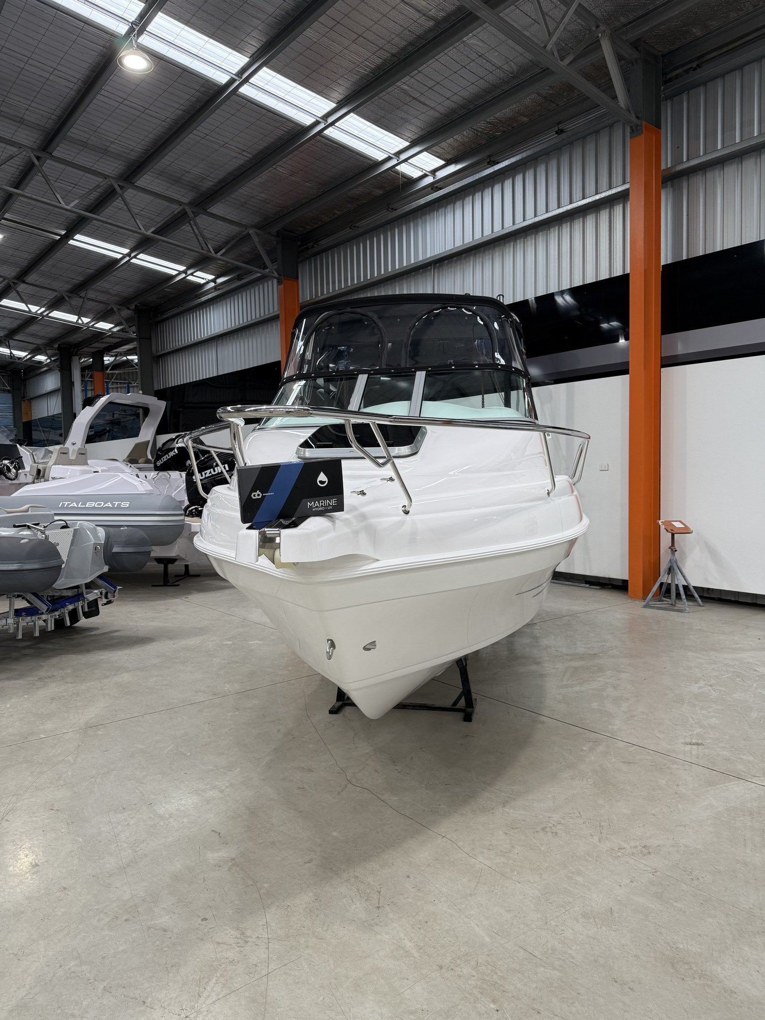 Boat coated with C6 Ceramics Marine Hydro + UV by Alpha Details