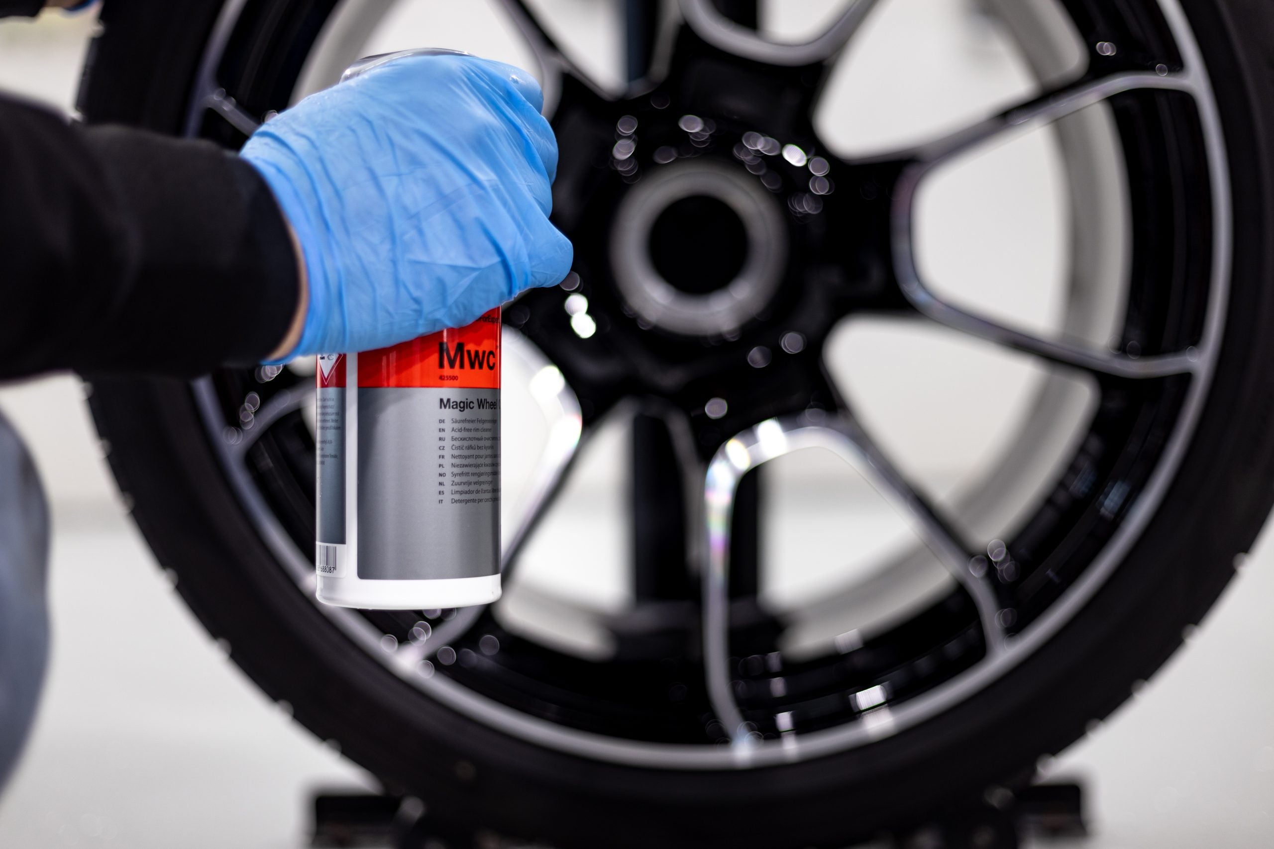 Koch Chemie Magic Wheel Cleaner reacting red on embedded brake dust - Alpha Details